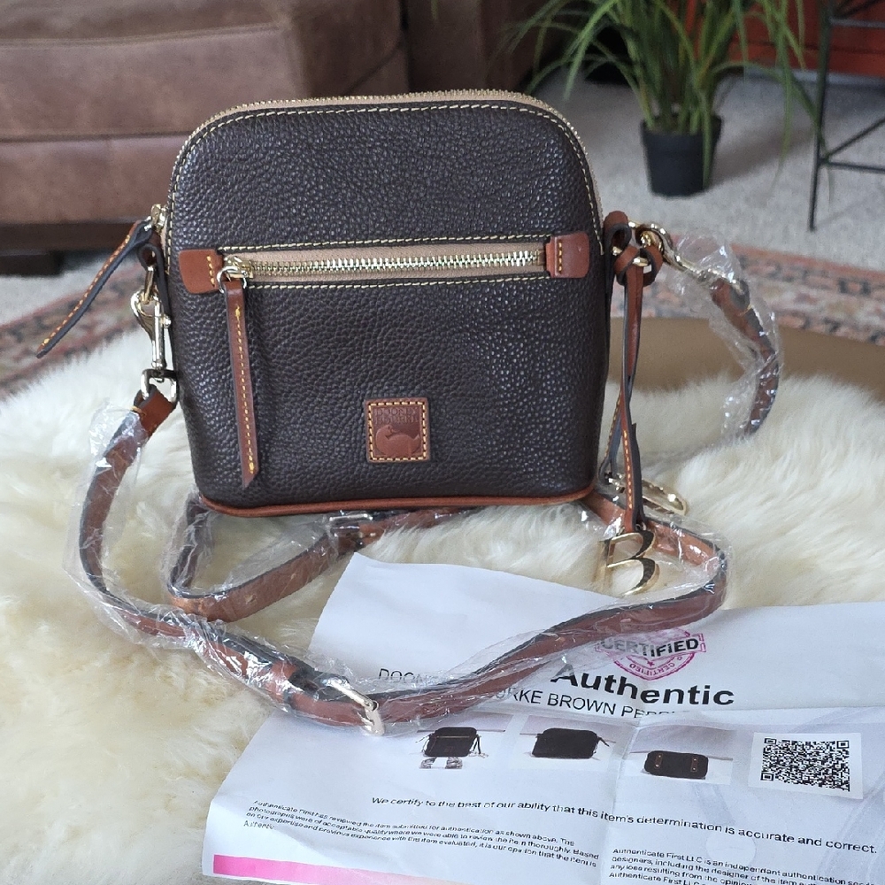 Beautiful NWOT Dooney & Bourke Brown Leather Domed Crossbody Bag 🤎❤️🎁